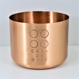 Casa Di Ovia - Portavelas Cilíndrico de Cobre Hecho a Mano con Logotipo Grabado - Decoración para el Hogar de Navidad y San Valentín - Product Image 3