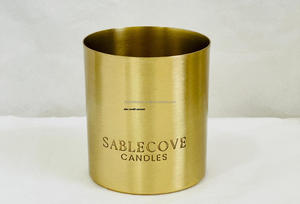 Vente en gros de bocaux à bougies et de récipients vides en laiton personnalisés, bougies de Noël gravées en métal avec cire de soja pour les occasions de vacances - Product Image 2