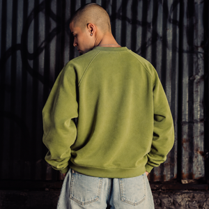 เสื้อฮู้ดโอเวอร์ไซส์สีเขียวมะกอกสำหรับทุกเพศ ยี่ห้อ ONETEN APPARELS แขนยาว ผ้าเฟรนช์เทอร์รี่ สไตล์ลำลอง สำหรับฤดูใบไม้ร่วง ผลิตจากโพลีเอสเตอร์ 100% สีพื้น - Product Image 5