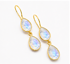 Pendientes Colgantes de Piedra Lunar Arcoíris en Forma de Lágrima, Plata de Ley 925, Chapados en Oro |   Pendientes colgantes de piedra lunar en forma de pera |   Regalo Hecho a Mano - Product Image 1