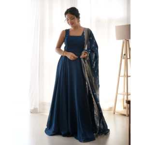 ROBE ANARKALI COULEUR RAMA AVEC DUPATTA LOURDE BRODÉE - Product Image 4