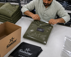 เสื้อยืดพิมพ์ลายคริสตัลแบบย้อมสีพิเศษ ผ้าฝ้ายสไตล์วินเทจ สตรีทแวร์ รับทำโลโก้แบรนด์ของคุณเอง โรงงาน OEM ODM - Product Image 5