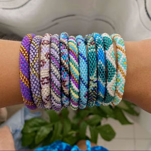 Conjunto de pulseras de cuerda de ganchillo con cuentas de vidrio multicolor, joyería tubular tejida a mano para la muñeca, accesorio de uso diario para mujer. - Product Image 2