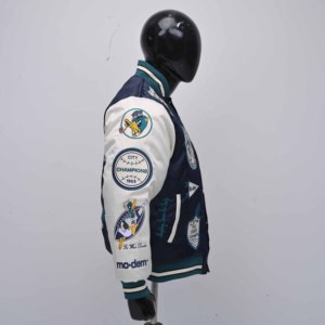 Vestes universitaires pour hommes sur mesure en gros, avec patchs en chenille et broderies, style streetwear - Product Image 4