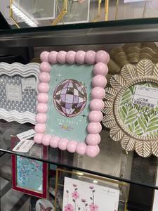 Cadre photo élégant et personnalisable en bois et résine pour photos de mariage, cadeaux festifs, intérieurs haut de gamme, fusion moderne et classique - Product Image 4