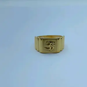 Anillo Religioso Clásico, Anillo Tradicional de Oro de 22K con Diseño de Om para Hombre, Joyería India de Oro con Panel Liso - Product Image 1