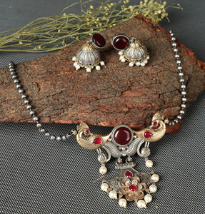 Parure de bijoux bohème pour femme, collier et boucles d'oreilles, en argent oxydé bicolore plaqué or, avec grenat et motif animal, style antique, pour mariage - Product Image 3