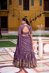 Ensemble Lehenga Lavender Crush avec broderies de sequins et de fils – Lehenga cousu avec blouse non cousue et dupatta - Product Image 3