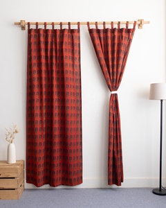 Rideaux de porte suspendus en coton imprimé à la main avec motifs floraux, design rouge et beige - Product Image 1