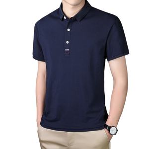 เสื้อยืดโปโลผู้ชายแขนสั้นผ้าฝ้ายลายเรียบดีไซน์ใหม่สำหรับฤดูใบไม้ผลิ ปี 2026 - Product Image 1