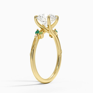 Anillo de esmeraldas y diamantes con diseño de racimo de viñas botánicas - Product Image 2