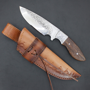 Cuchillo de caza de hoja fija de acero inoxidable grabado con mango de madera y funda de cuero, diseño de punta caída - Product Image 1