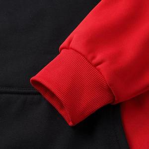 เสื้อฮู้ดผู้ชายแบบสวม สีตัดต่อ แขนยาว ทรงปกติ ผ้าถัก ดีไซน์สีแดงดำ - Product Image 4