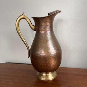 Carafe à eau en cuivre à finition texturée, carafe à eau en cuivre de style motif, carafe à eau en cuivre à finition lisse, prix d'usine en gros - Product Image 1