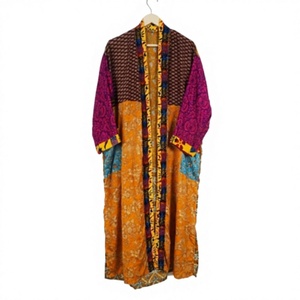 Robe kimono japonaise vintage faite à la main en soie 100% pour femmes, kimono long bohème à fleurs, vêtements de détente de luxe, robe de nuit pour femmes, vêtements de nuit - Product Image 1