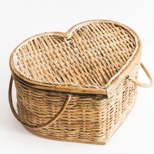 Cesta de Mimbre Ecológica Boho en Forma de Corazón con Tapa y Asas para Regalos, Picnic, Almacenamiento, Decoración de Mesa para Hogar, Hotel, Resort, Boda - Product Image 1