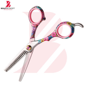 กรรไกรซอยผมลายดอกไม้ ด้ามจับพลาสติก สีสันสดใส สำหรับช่างตัดผมมืออาชีพ อุปกรณ์จัดแต่งทรงผมสำหรับร้านทำผม - Product Image 4