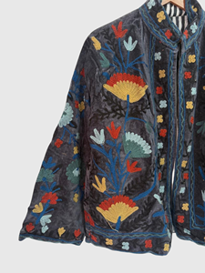 Chaqueta de terciopelo con cuello mandarín y bordado floral a mano, manga larga, para adultos, estilo elegante, para invierno. - Product Image 4