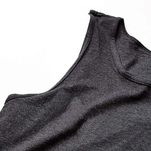 เสื้อกล้ามถักคอโอเวอร์ไซส์สีพื้นสำหรับผู้ชาย สีเทาเฮเธอร์ ระบายอากาศได้ดี เหมาะสำหรับออกกำลังกายและใส่ลำลอง - Product Image 3