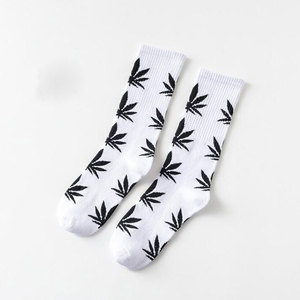 Chaussettes décontractées pour le quotidien, tissu confortable, coupe décontractée, idéales pour le travail et les tenues décontractées - Product Image 1