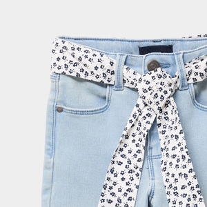 Conjunto de Jeans Ajustados para Niñas con Cinturón y Bufanda, Denim Triple Stone Washed, Estilo Moderno y Ajustado, para Niñas de 4 a 14 Años de BD - Product Image 5