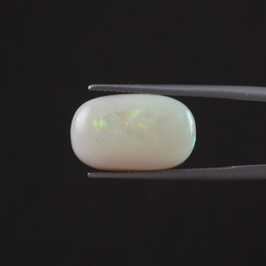 โอปอลธรรมชาติสีขาวรับรองโดย IGI น้ำหนัก 6.13 กะรัต รูปทรงคุชชั่น ขนาด 17.5x11 มม. ตัดด้วยมือ ขัดเงา ผ่านการเคลือบแว็กซ์/น้ำมัน - Product Image 1