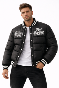 Blouson Bomber d'Hiver pour Homme Noir Matelassé Style Universitaire Fearless Stay Humble avec Boutons Pression, Col et Poignets Côtelés, Style Streetwear - Product Image 4