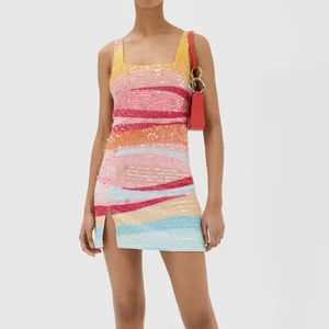 Robe sexy brodée sans manches longueur genou avec ornements de perles et de strass, taille naturelle, décolleté en U, idéale pour le bal de promo - Product Image 1