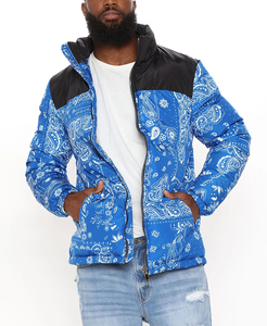 Chaqueta Acolchada Azul con Estampado Paisley para Hombre, con Paneles Negros en los Hombros, Cierre de Cremallera Resistente al Viento, Abrigo Casual de Invierno - Product Image 1
