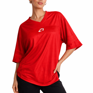 Camiseta deportiva de malla roja retro personalizada para mujer, jersey de fútbol americano con cuello en V, transpirable, de poliéster, con logo personalizado. - Product Image 5