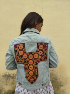 แจ็คเก็ตยีนส์ปักลายวินเทจสไตล์โบฮีเมียนสำหรับผู้หญิง เสื้อคลุมลายปะติดแบบชาติพันธุ์ ติดกระดุมเม็ดเดียว ปกเสื้อพับได้ แฟชั่น - Product Image 4