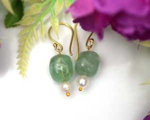 Boucles d'oreilles pendantes de luxe en pierre précieuse naturelle aigue-marine et perle d'eau douce - Product Image 3