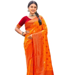 Magnifique sari en soie Banarasi avec chemisier sérigraphié Vente en ligne de vêtements indiens et pakistanais - Product Image 2