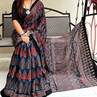 Hermoso Sari de Seda Georgette con Estampado Digital Ajrakh, Adorno de Piel Sintética y Pallu Rico, Ropa India para Uso Diario, Oficina, Fiestas y Eventos Especiales