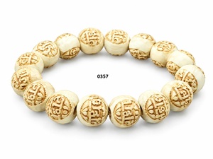 Cuentas de madera Radha Krishna talladas a mano, cuentas de oración espirituales indias, pulsera elástica de madera Tulsi para mujer, regalo de yoga - Product Image 1