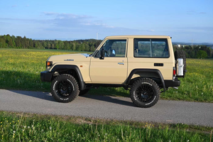Toyota Land Cruiser GRJ71 4.0 V6 5 Velocidades, Todoterreno, Diésel/Gasolina, 4x4, Vehículo de Exportación - Product Image 5