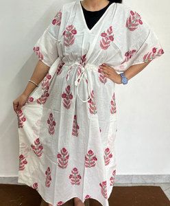 Elegante Vestido Kaftán de Algodón con Estampado Floral, Corte Holgado y Silueta Fluida - Product Image 2