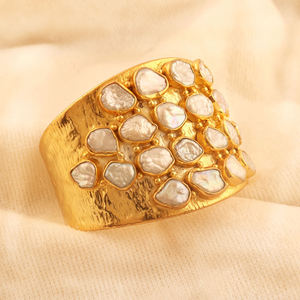 Brazalete ancho de perlas naturales de agua dulce, latón macizo chapado en oro de 18k, joyería de moda, banda texturizada, brazalete hecho a mano para mujer - Product Image 4