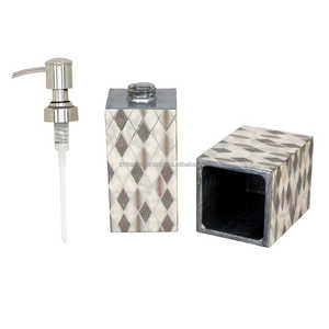 Juego de Baño de Resina Pintado a Mano Personalizado de 10 Piezas con Diseño de Modelo, Portacepillos de Dientes, Dispensador de Jabón y Espejo de Resina - Product Image 6