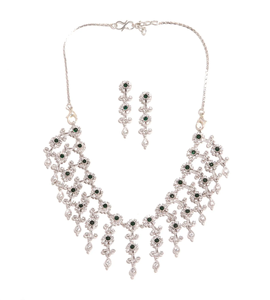 Nuevo conjunto de collar choker de diseño artesanal en latón con esmeraldas y circonitas, chapado en oro blanco de 18 quilates, conjunto de collar nupcial a precio de fábrica. - Product Image 3