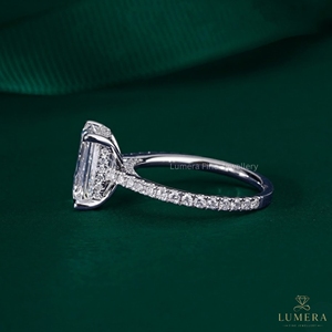 Anillo de Esmeralda de Corte Redondo de 3.21 Quilates, Color F, VVS, Disponible en Oro de 9k, 10k, 14k y 18k, Joyería Fina de Lujo para Compromiso o Boda - Product Image 2