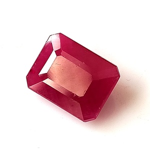 พลอยทับทิมแอฟริกันธรรมชาติ 5.55 กะรัต ทรงเหลี่ยมมรกต - Product Image 1