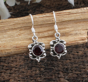 Pendientes Minimalistas de Granate Rojo Dorado, Pendientes Delicados de Citrino en Bruto, Pendientes Estéticos de Piedra del Sol, Regalo para Ella - Product Image 3