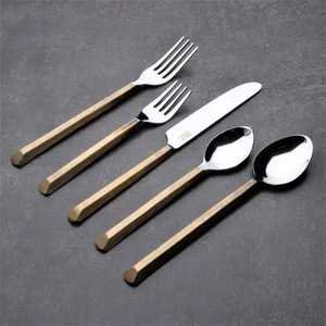 Ensemble de couverts de luxe en acier inoxydable avec manche doré – Fourchette, cuillère, couteau – Vaisselle moderne pour table à manger – Ustensiles de cuisine - Product Image 1