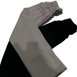 Pantalon de survêtement noir surdimensionné pour homme, coupe évasée, jambe large, style baggy, double taille, en polyester imperméable, effet empilé - Product Image 3