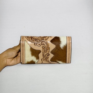 Cartera Larga de Cuero Genuino Hecha a Mano con Cierre Plegable, Estilo Vintage para Mujer, con Estampado Animal - Product Image 3
