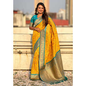 ผ้าไหมพัตโลาพรีเมียมอีลิทท์วีฟส์ ทอจากผ้าไหมสีเหลืองนุ่มประดับด้วยดิ้นทอง พร้อมลายทอแบบตัดกัน ชุดราตรี น้ำหนัก 0.6 กรัม - Product Image 5