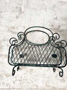 Porta Servilletas de Alambre Vintage – Cesta Ornamental con Patrón de Filigrana y Pátina Verde - Product Image 3