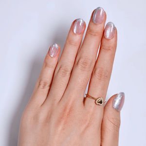 Uñas Postizas con Brillo Plateado Degradado, Estampado Dorado ABS, Longitud Media, Forma Almendrada, Personalizadas, Fabricante OEM ODM - Product Image 1