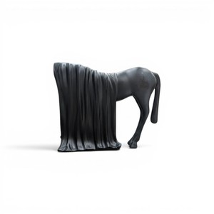 Sculpture de cheval conceptuelle en polyrésine moderne, statue décorative pour la décoration de la maison - Product Image 4